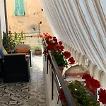 アパート Ylli House