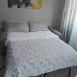 アパート Ylli House