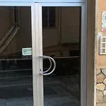 アパート Ylli House