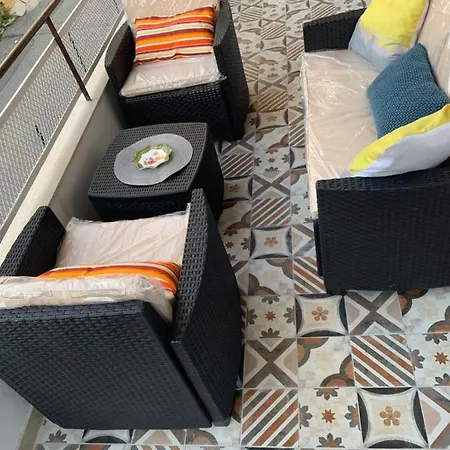 아파트 Ylli House 산레모